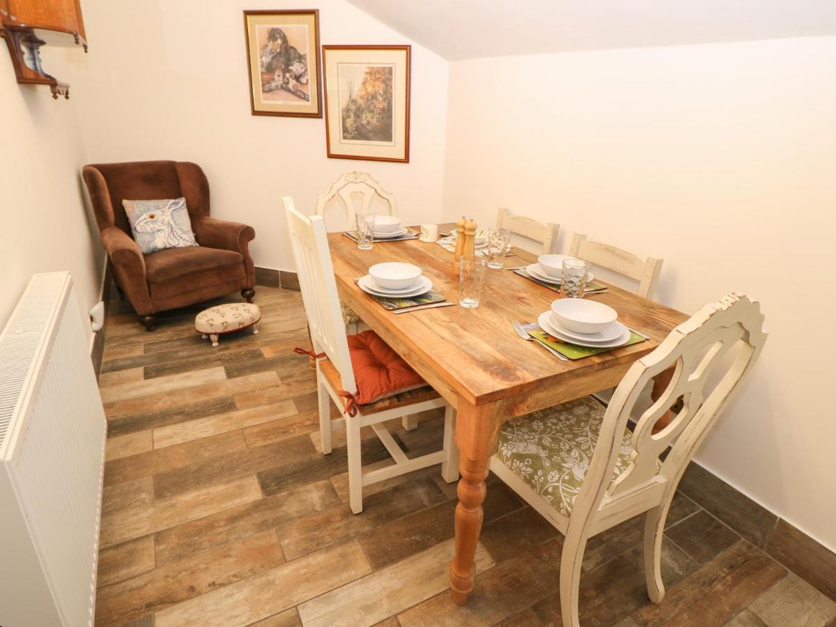 The Cottage Barnsley Bagian luar foto
