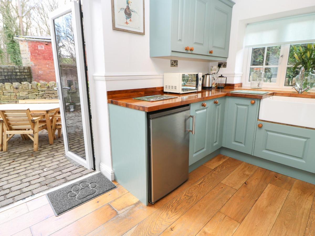 The Cottage Barnsley Bagian luar foto