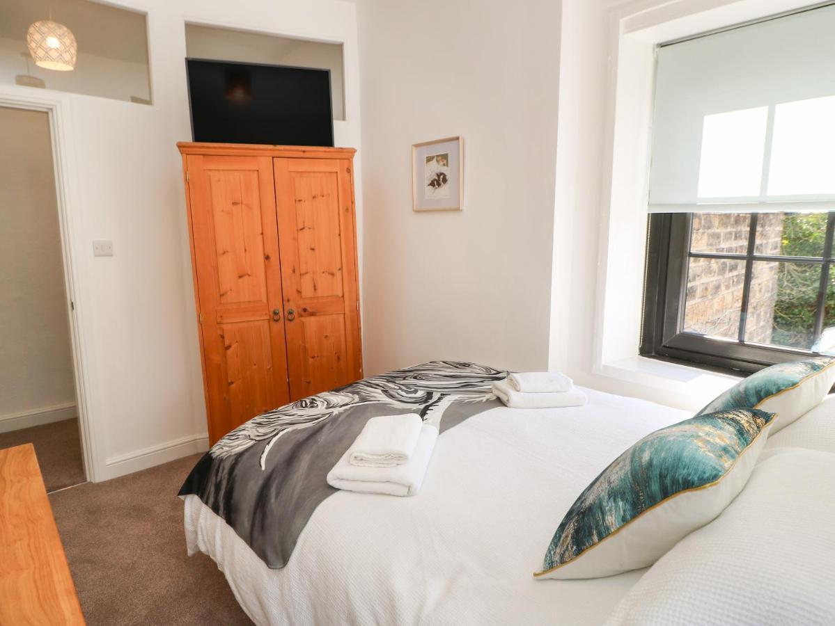 The Cottage Barnsley Bagian luar foto