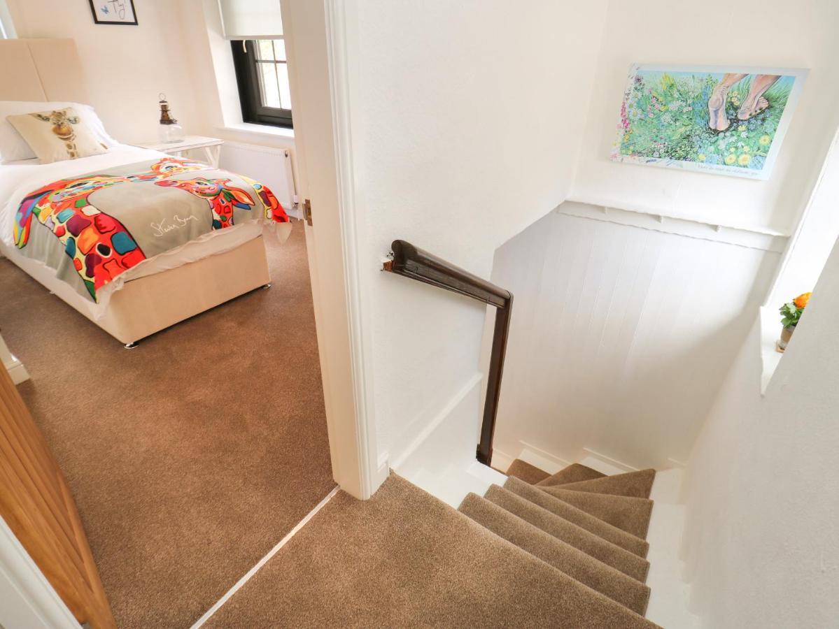 The Cottage Barnsley Bagian luar foto